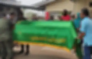 Tangisnya Pecah Begitu Tahu Organ Vital Anaknya Ditendang Gara-gara Soal Remeh, Ibu Korban Tewas Diksar Menwa Minta Hukuman Mati Buat Pelaku. Tapi, Pengacara Tersangka Masih Juga Berkelit Begini