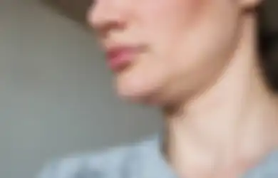 Makan Permen Karet dan 4 Tips Lain Buat Menyamarkan Hingga Menghilangkan Double Chin