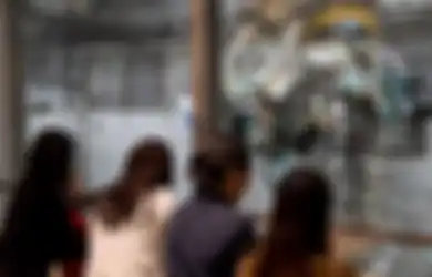 Unik, Kafe Ini Sajikan Langsung Proses Pembakaran di Tempat Pembuangan Sampah ke Pengunjungnya