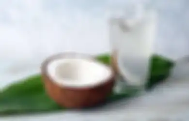 Rambut Makin Sehat dan Mudah Diatur dengan Air Kelapa, Ini 5 Caranya!