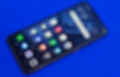 Perbandingan Spesifikasi dan Harga Layar AMOLED vs IPS LCD