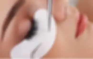 5 Cara Merawat Eyelash Extension Biar Enggak Cepat Rontok! 