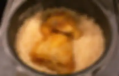 Lezat Buat Belajar di Rumah/WFH: Inovasi Masak Nasi Pakai Ayam Goreng Fast Food, Mudah Banget Dibuat!