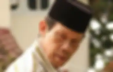 Candaan Kasar Ade Londok Jadi Viral, Ternyata Pelawak Senior Ini NIkahi Wanita 40 Tahun Lebih Muda Saat Tanah Kuburan Sang Istri Masih Basah