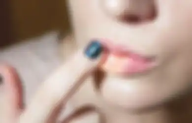 4 Arti Kedutan di Bibir Bawah Kanan, Mitosnya Jadi Pertanda Bahagia