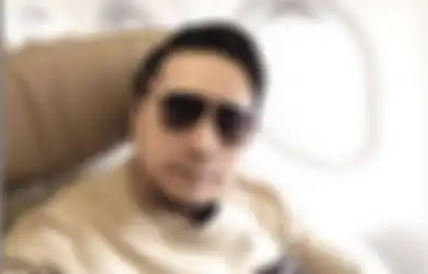 Murka dengan Omongan Presiden Macron, Arie Untung Langsung Buang Tas-tas Mahal Buatan Perancis Milik Istrinya, Dewi Sandra Sampai Syahrini Langsung Beri Reaksi