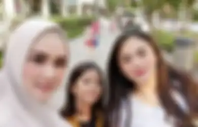 Asyik Plesiran ke Paris, Mulan Jameela Pamer Foto Bersama Tyarani Savitri Anak Sulungnya, Netizen Gagal Fokus dengan Hal Ini