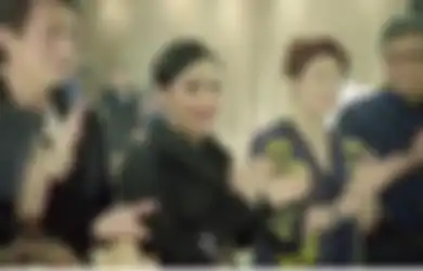 Mantunya Pakai Penutup Nasi untuk Topi, Begini Reaksi Ibu Reino Barack Saat Lihat Kelakuan Konyol Syahrini, Mertua Incess: New Model