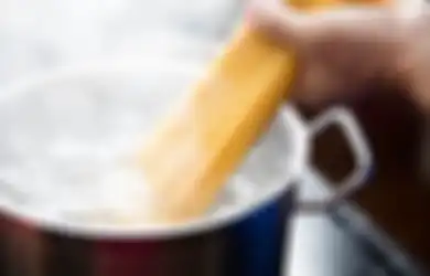 Jangan Dibuang! Ini 5 Manfaat Enggak Terduga dari Air Rebusan Pasta!