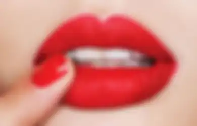 Jangan Asal, Begini 4 Tips Memilih Lipstik Merah Sesuai Warna Kulit!