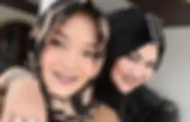 Perselisihannya dengan Teddy Kian Memanas, Putri Delina Tiba-tiba Menangis Saat Ingat Permintaan Terakhir Ibunya, Soal Harta Warisan?