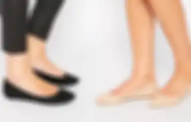 3 Cara Jitu Mencegah Bau Kaki saat Pakai Flat Shoes, Enggak Minder!