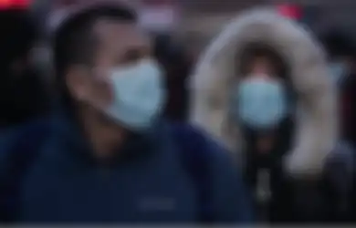 Masih Sering Menurunkan Masker ke Dagu dan Leher? Bahaya Banget!