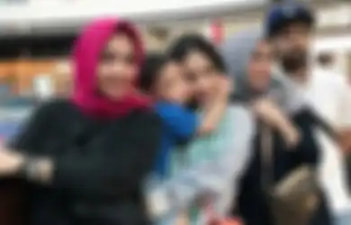 Pamer Foto Gelendotan Manja, Ibunda Raffi Ahmad Malah Tuliskan Kata-kata Duka Cita: Nggak Ada Lagi Ketawa Bareng...