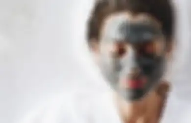 4 Rekomendasi Masker Charcoal yang Bisa Mencerahkan Wajah Seketika