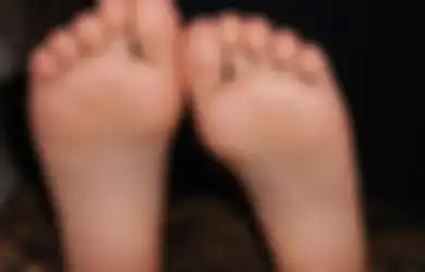 Tiba-tiba Alami Kedutan di Telapak Kaki Kiri, Wanita Ini Mendadak dapat Kabar Baik, Ternyata Ini Arti Kedutan Telapak Kaki Kiri Menurut Primbon Jawa