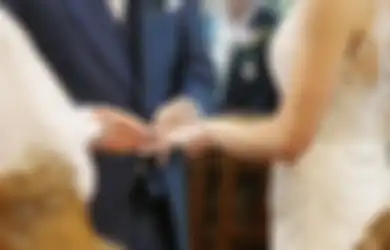 Cari Penyakit Nikah Lagi Tanpa Izin Istri Sah, Pengantin Pria Ini Ubah Resepsinya Jadi Medan Perang, Diuber-uber Besan Sampai Terpaksa Ngumpet di Kolong Bus