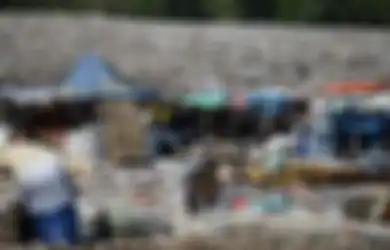 Wabah Belum Sepenuhnya Selesai, Jakarta Sudah Dibuat Pusing dengan Sampah Masker yang Menumpuk, Tak Hanya Tenaga Medis, Petugas Sampah dan Pemulung Kini Juga Butuh APD