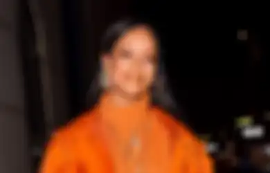 Digarap 6,5 Tahun, Sutradara Peter Berg Sebut Dokumenter Rihanna Udah Siap Tayang