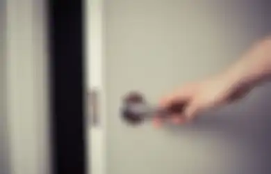 Tak Hanya Dudukan Toilet, Gagang Pintu Juga Tak Kalah Kotor, Begini Cara Bersihkannya dengan Benar!