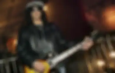 Selain Axl Rose, Gitaris Slash Masih Punya 3 Vokalis Favorit yang Jarang Diketahui Orang!