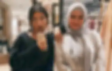 Intip 4 Cara Tampil Kece Pakai Blazer Ala Anak Ikke Nurjanah, Siti Adira Kania!