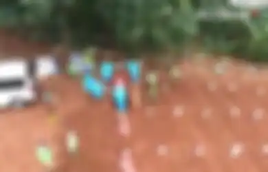 Gregetan Lihat Warga Santai Ramai-ramai Beli Baju Lebaran di Mal, Tukang Gali Kubur Buatkan Nisan Spesial: Kami Tunggu di Sini