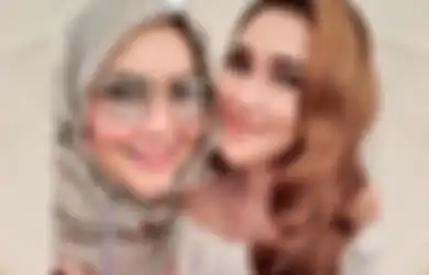 Bikin Geregetan, Umi Kalsum Santuy Unggah Foto Ayu Ting Ting Pakai Daster Tembus Pandang, Netizen: Ibuk Mancing Ingin Dihujat?