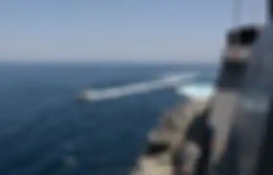 Kapal Perang Amerika Serikat Lakukan Social Distancing dengan Armada Pasukan Iran di Lautan, Bukan Gara-gara Corona, Keduanya Siap Adu Tembak Sampai Titik Darah Penghabisan Jika Saling Mendekat