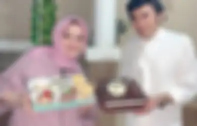 Sempat Menikah Diam-diam, Ini Dia Sosok Istri Kedua Rhoma Irama yang Selalu Setia Dampingi Sang Suami Meski Dipoligami Berkali-kali