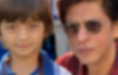 Nekat Nikah Beda Agama Sampai Dinyinyiri Keluarga, Shah Rukh Khan Justru Anteng-anteng Saja Rayakan Ramadhan 2020, Netizen Terkagum Lihat Anak Sang Aktor Saat Laksanakan Salat