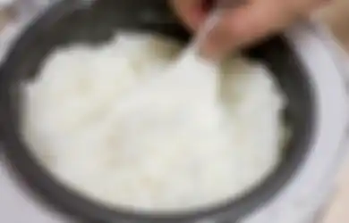 Begini Cara yang Benar Memanaskan Nasi di Rice Cooker Untuk Santap Sahur