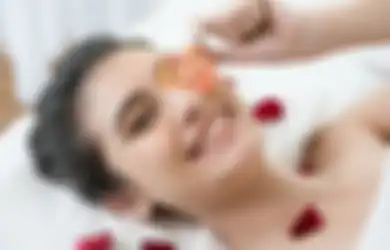 Cara Hilangkan Mata Panda dengan Tomat dan Kentang. Kepoin Yuk!