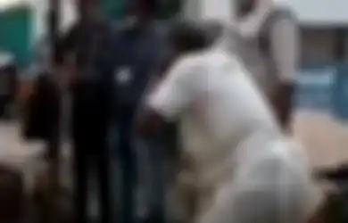 Tua Muda Tak Pandang Bulu, Polisi India Ganjar Hukuman Keras Pria 70 Tahun yang Nekat Langgar Lockdown, Disuruh Sit Up dan Lompat Jongkok Sampai Ngos-ngosan