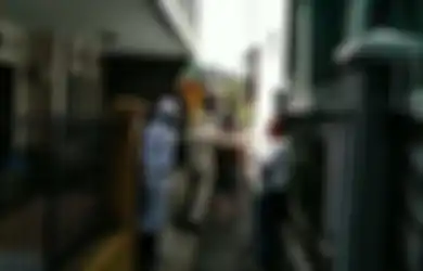 Emosi Direkam Tetangganya Saat Dijemput Petugas Covid-19, Pasien Asal Tawang Ini Ngamuk Lalu Kejar dan Peluk Orang yang Merekam: Saya Peluk Semua, ODP, Kamu ODP!