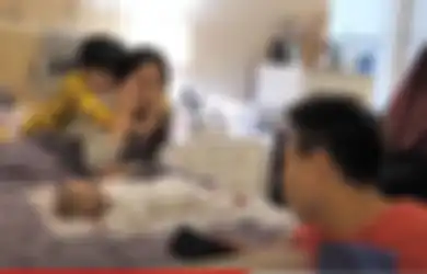 Baim Wong Konsultasi dengan Pengacaranya, Istri Raffi Ahmad Malah Jadi Sorotan Sehabis Lakukan Hal Ini Pada Anak Muda yang Tuding Konten YouTube Mereka Cuma Settingan