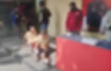 Hasil Duit Curian Tak dibagi Rata, 2 Maling Ini saling Gontok-gontokan di Depan Polisi: Saya Cuma Dapat Rp 400 Ribu Padahal Saya yang Nyolong!