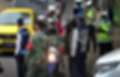 Apes! Sukses Mudik dari Jakarta ke Kampung Satu Keluarga Harus Gigit Jari, Ternyata Rumah Nenek Sudah Dijual. Begini Nasib Mereka Setelah Terlantar di Emperan Toko