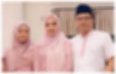 Penampilan Kompak Aurel Hermansyah dan Keluarga Saat Hari Raya Idul Fitri. Charming!