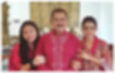Kompak Bareng Papa & Mama, Intip Gaya Anak Mayangsari, Khirani Trihatmodjo Saat Rayakan Lebaran