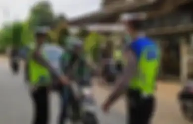 Apes Maksimal, Keluarga Ini Jadi Gelandangan di Kampung Sendiri Setelah Nekat Mudik dari Ibu Kota, Rumah Neneknya Ternyata Sudah Dijual, Balik Jakarta Tak Akan Bisa