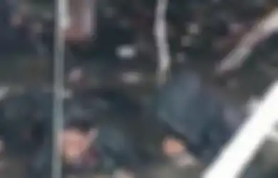 Kepergok Aparat Lagi Pesta Miras dan Berjudi, Komplotan Pemuda Ini Dibuat Basah Kuyub Tengah Malam oleh Anggota TNI, Direndam di Kolam Sampah yang Baunya Nggak Karuan