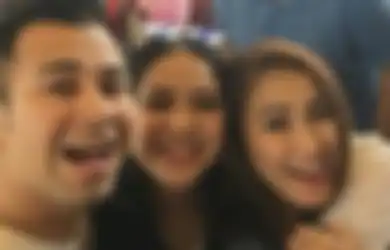 Jadi Saksi Mata, Sosok Ini Pergoki Ayu Ting Ting Bolak-balik Ciuman dengan Raffi Ahmad dalam Penerbangan Amsterdam Menuju Jakarta: Saya Lihat Pakai Mata Kepala Sendiri!