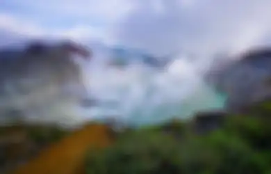 Air Kawah Danau Gunung Ijen Meluap Sampai Keluakan Gas Beracun, Gelombang 3 Meter Tewaskan Penambang Belerang, Ahli Yakin Telah Terjadi Tsunami