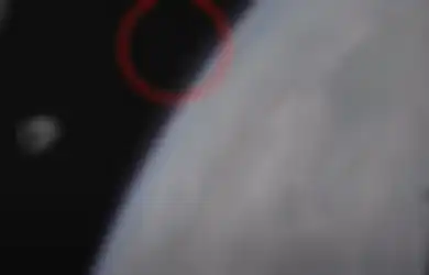 SpaceX Meluncur ke Luar Angkasa, Orang-orang Ngaku Liat UFO di Siaran Live Streaming
