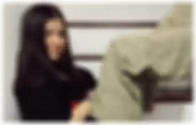 Kecenya 4 Gaya Simpel Adik Marsha Aruan, Michelle Aruan Pakai Kaos Hitam