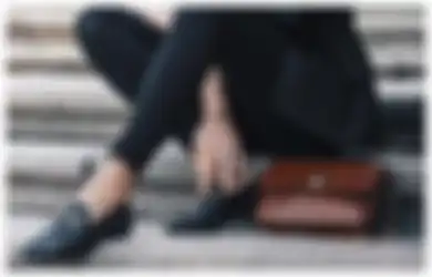 Biar Lebih Awet, Ini Tips & Trik Cara Merawat Sepatu yang Bisa Dicoba!
