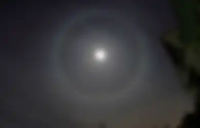 Wilayah Lain Adem Ayem, Fenomena Bulan Bercincin Saat Pendemi Corona Gegerkan Warga Jawa Timur, Begini Penjelasan LAPAN