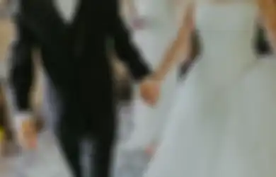 Mewek Sampai Diseret di Depan Ratusan Tamu, Wanita Ini Berlutut Ngemis Cinta di Nikahan Mantan Pacar, Istri Sah Ngambek dan Tinggalkan Pelaminan