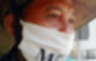 Matanya Berkaca-kaca Sudah 'Ngidam' Tuntun Istri Keliling Ka'bah dan Menabung Selama 40 Tahun, Mimpi Juru Parkir Ini Berhaji Tertunda: Pasrah ke Allah